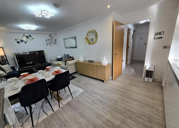 Mega3 Central Luxury 2-Bedroom, 2-Baths With Free Car Park